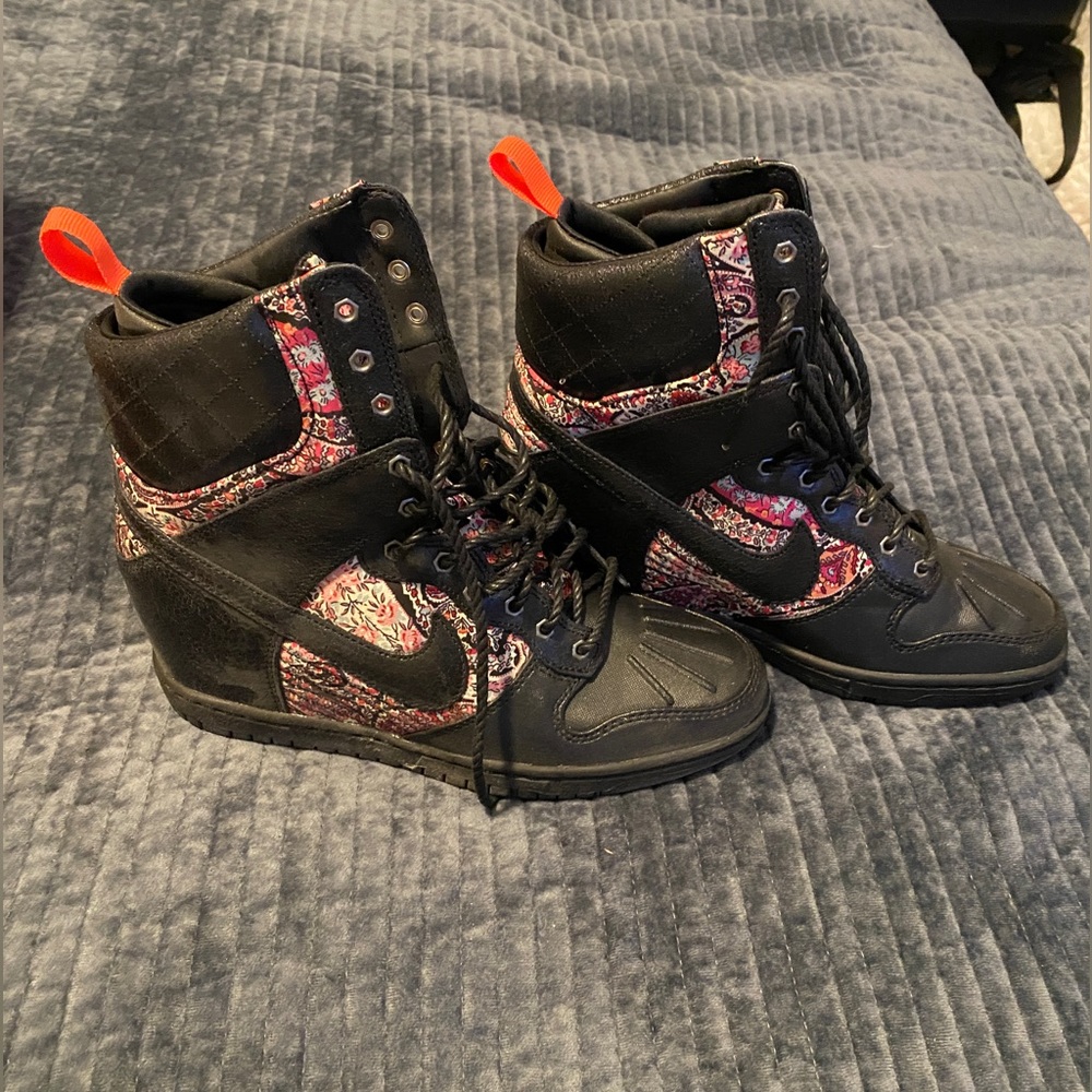 Nike women’s dunk sky hi